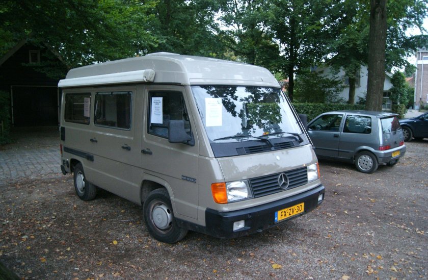Mercedes-Benz mb100