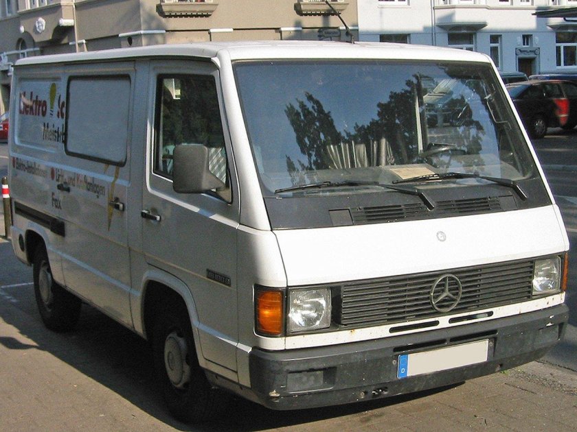 Mercedes-Benz mb100