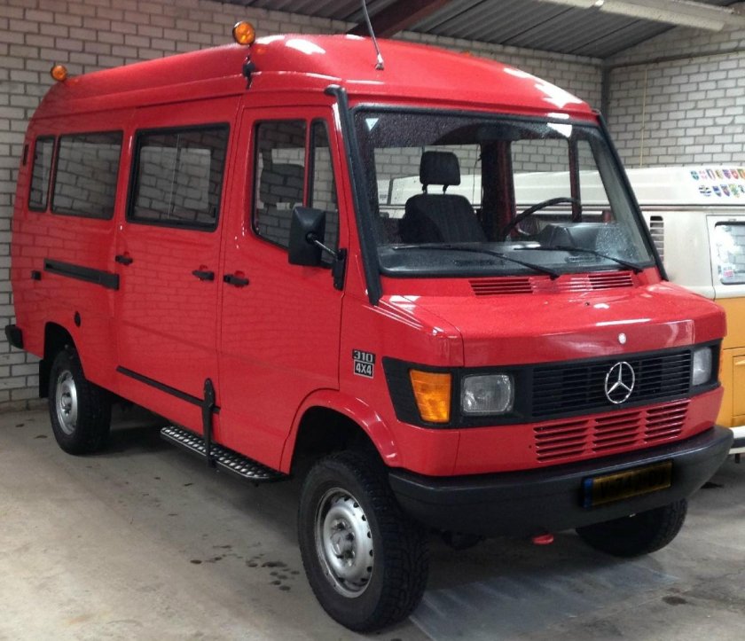 Мерседес т1 207-410