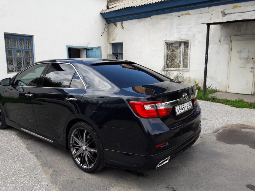 Toyota Camry 50 Black Tuning