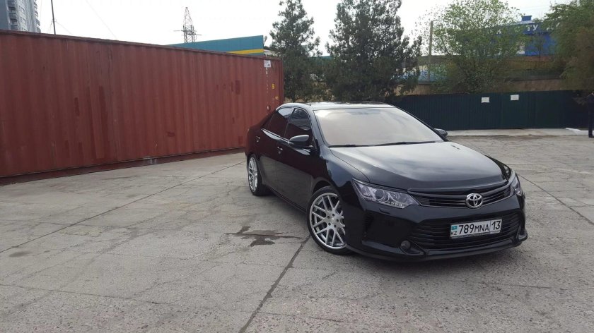 Toyota Camry 55 Black Tuning