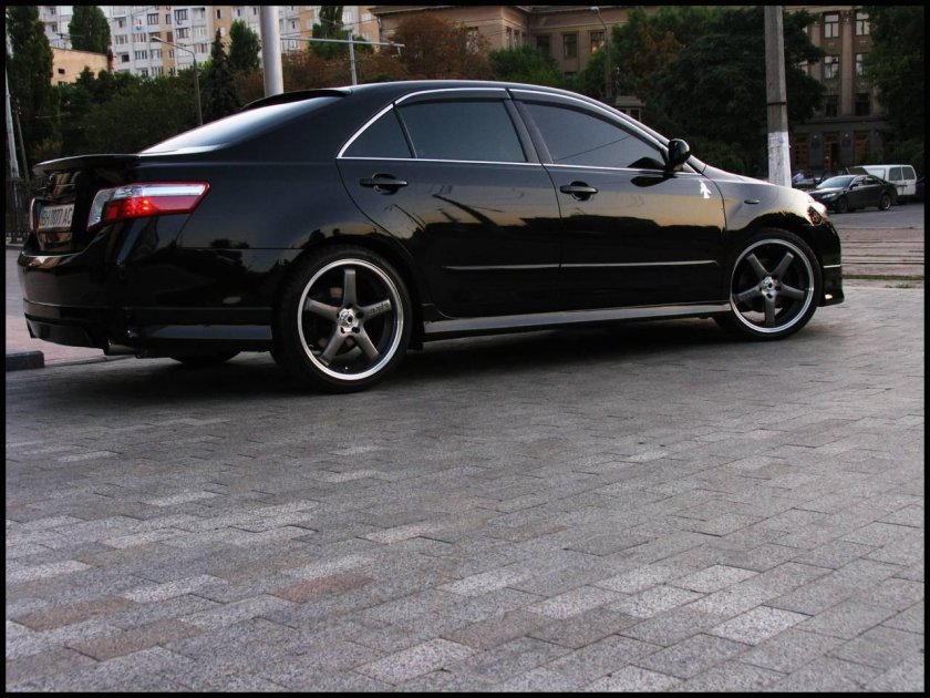 Toyota Camry 3.5 Tuning 40 черная