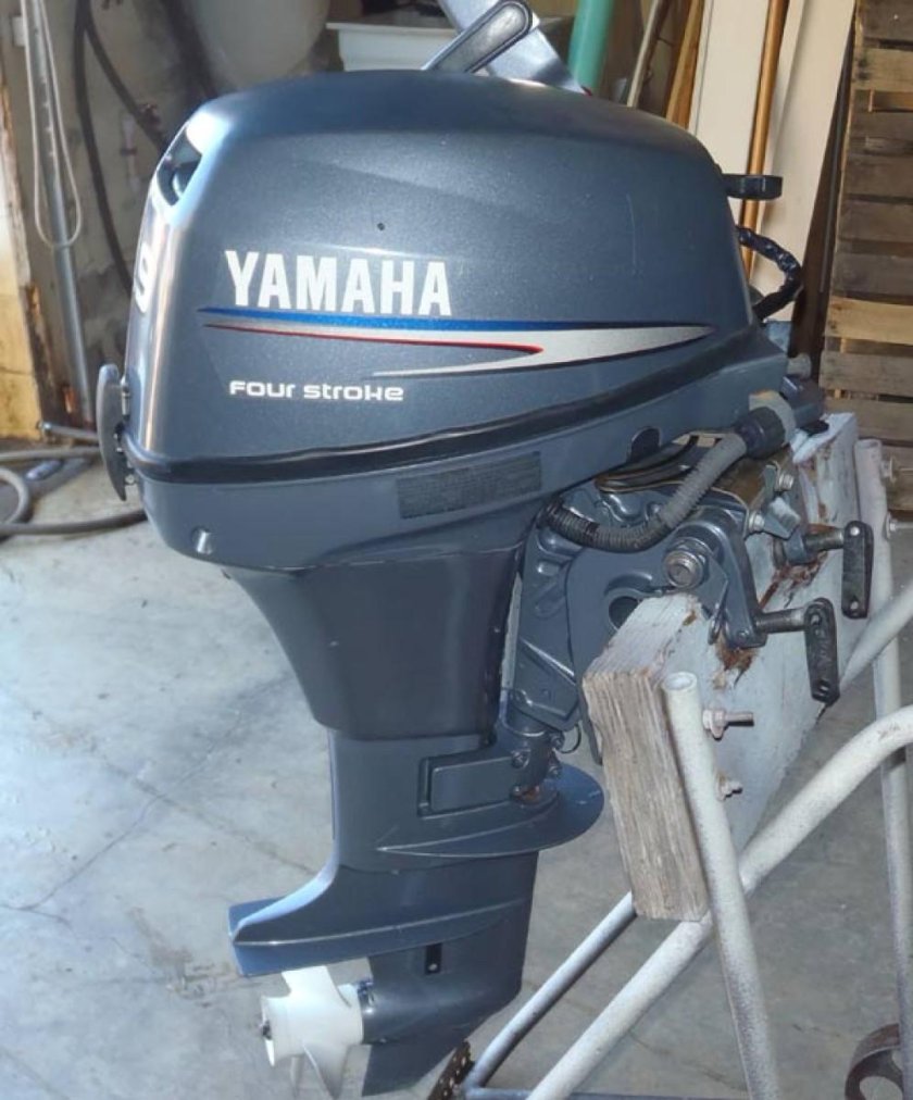 Лодочный мотор Ямаха 9.9 2х тактный