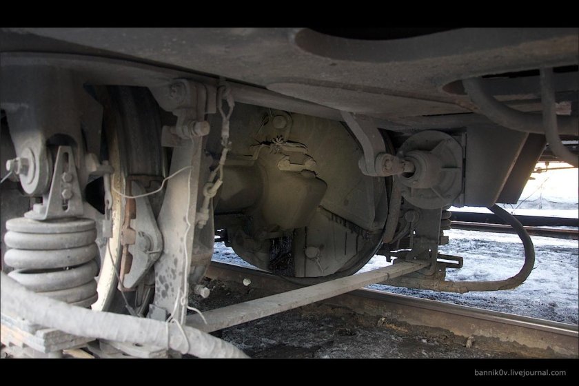 Кожуховые болты на электровозе вл10