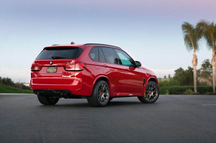 BMW x5m красный