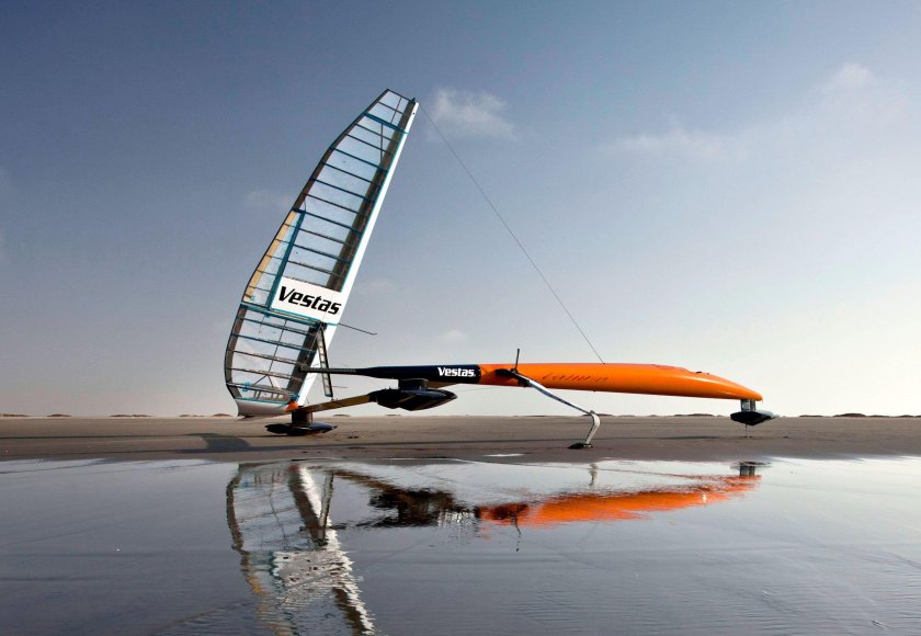 Парусный катамаран Vestas Sailrocket 2