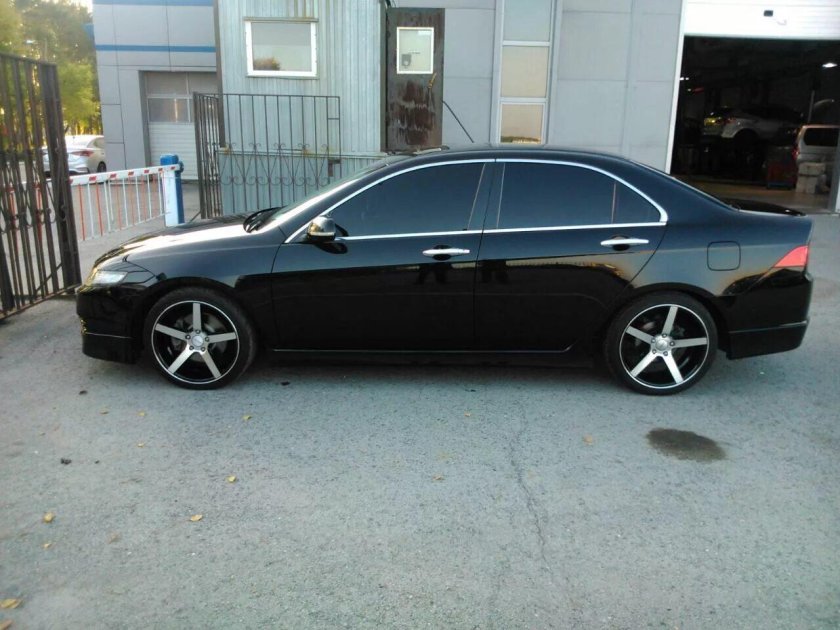 Honda Accord 8 Vossen r18