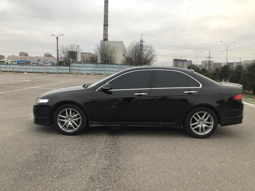 Хонда Аккорд 2007 на дисках