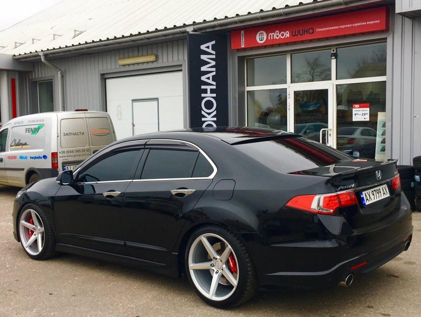 Honda Accord 8 Vossen r18