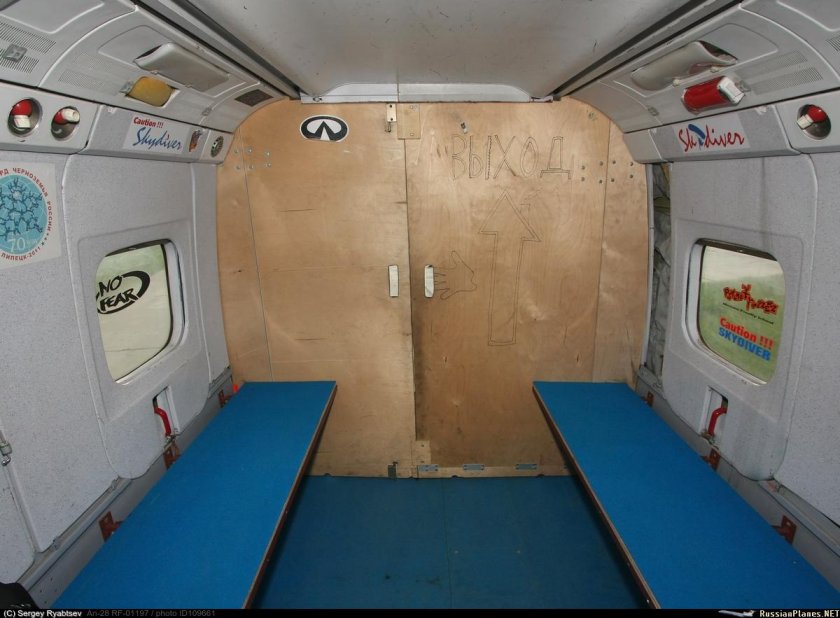 АН 28 самолет салон