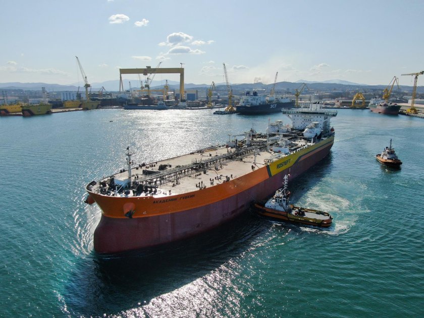 Танкер Владимир Мономах