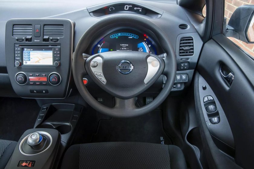 Nissan Leaf 2012 салон