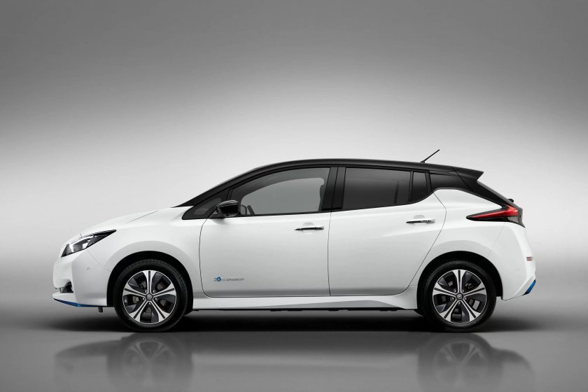 Nissan leaf ze1