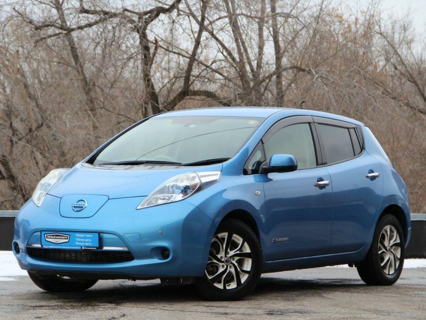 Nissan Leaf aze0