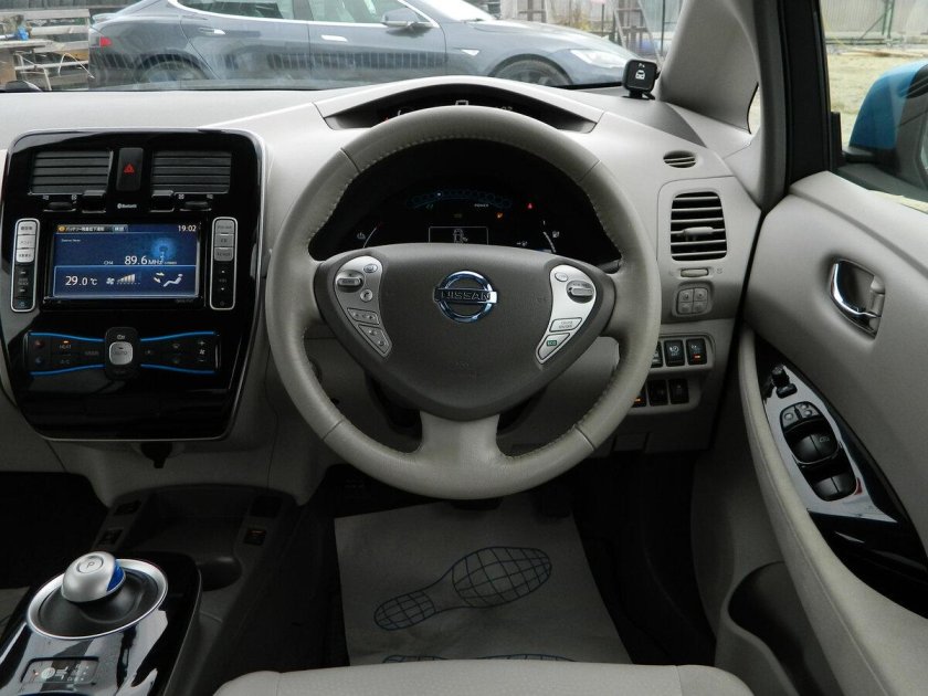 Nissan leaf 2013