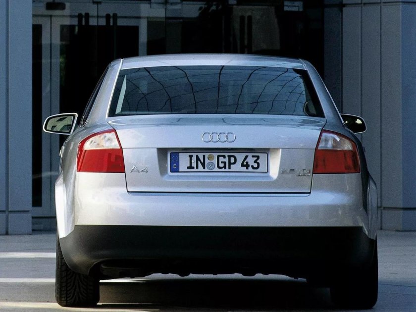 Audi a4 сзади