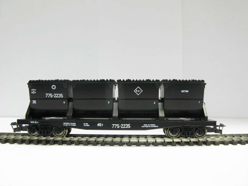 4-Осный бункерный вагон для нефтебитума модель 17-494