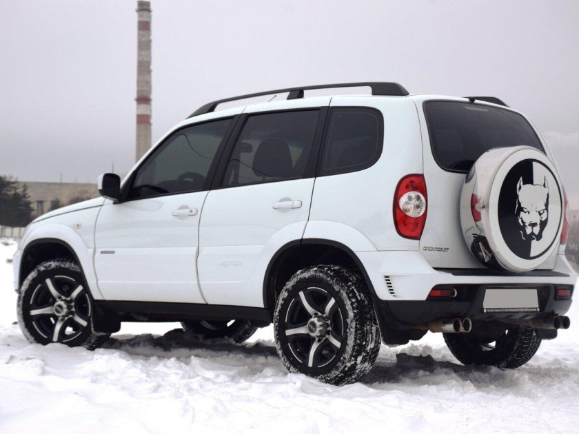 Нива Шевроле белая