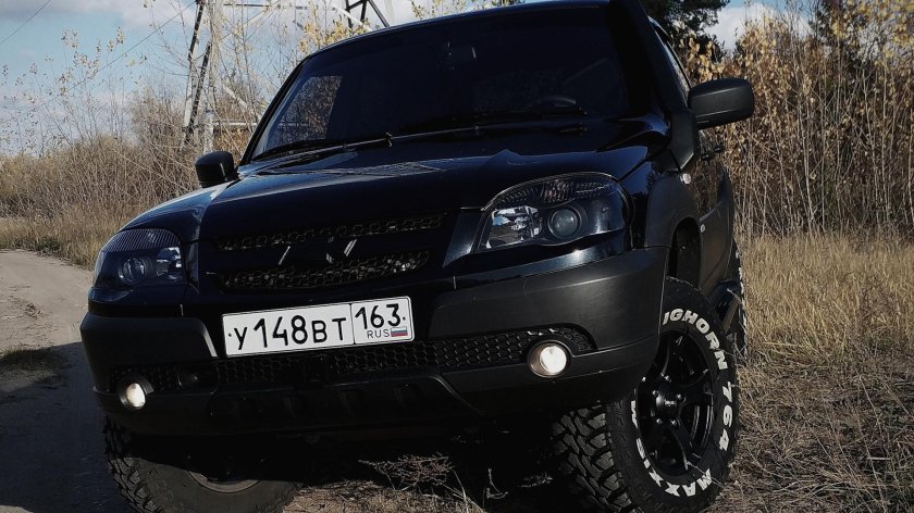 Нива шевроле черная