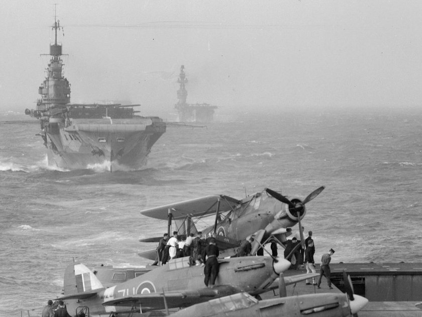 Авианосец HMS Eagle
