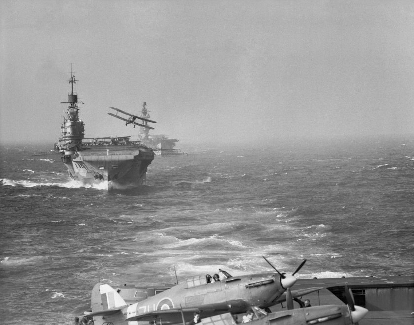Авианосец HMS Eagle