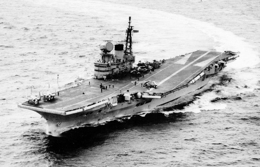 Авианосец HMS Victorious