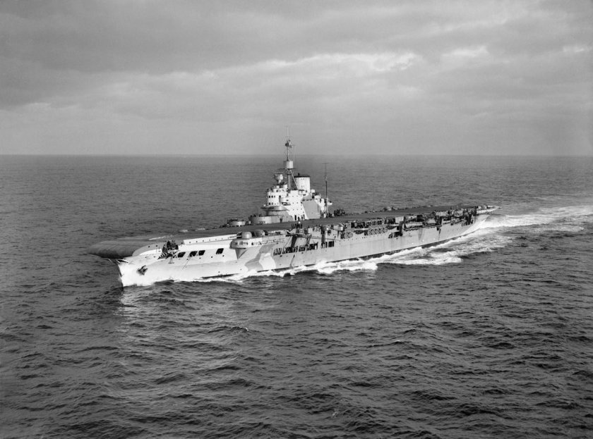 Авианосец HMS Victorious