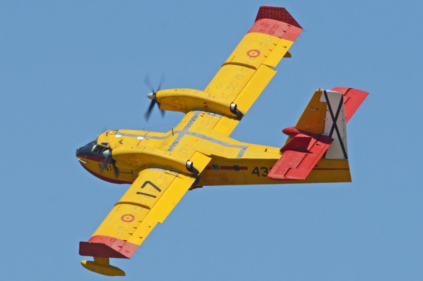 Самолет canadair cl-415