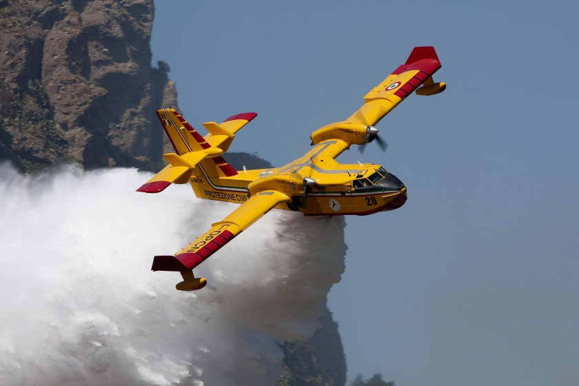 Самолет Canadair CL-415