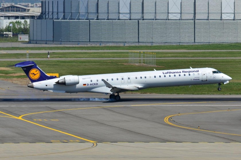 CRJ 900