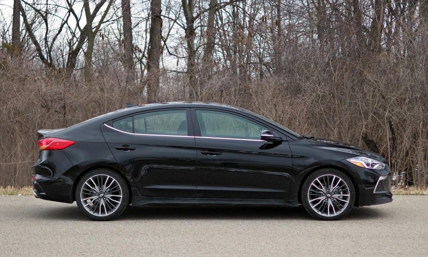 Hyundai Elantra 2016 черная