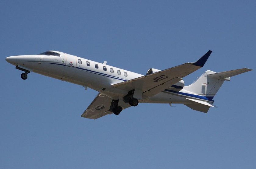 Learjet 40