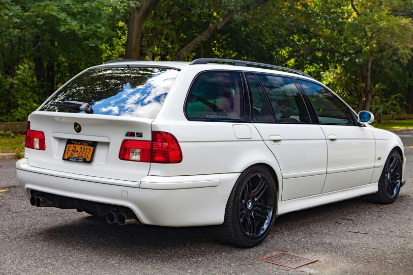 БМВ е39 универсал