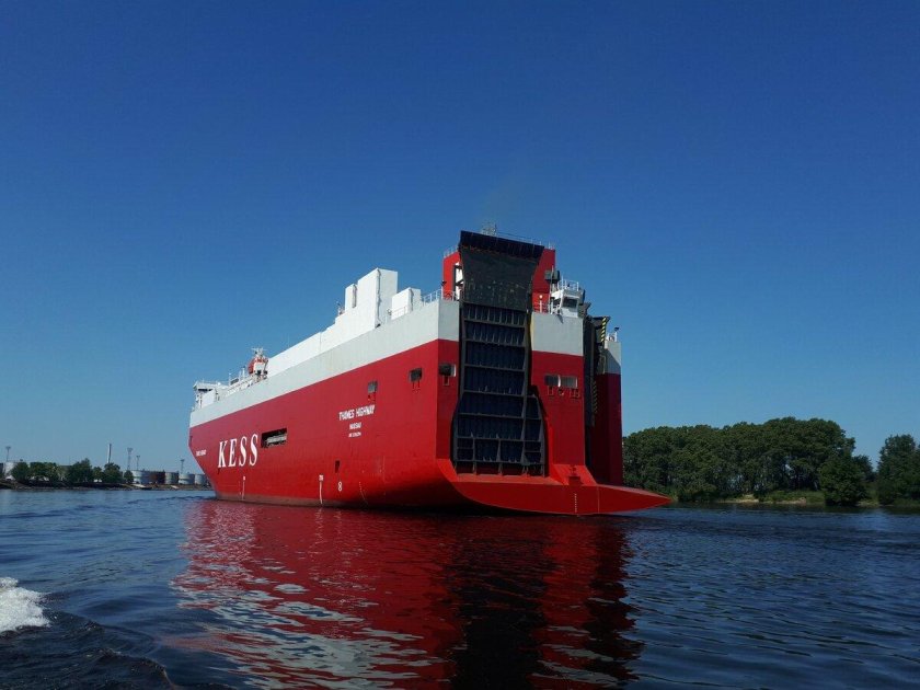 Грузовое судно ролкер