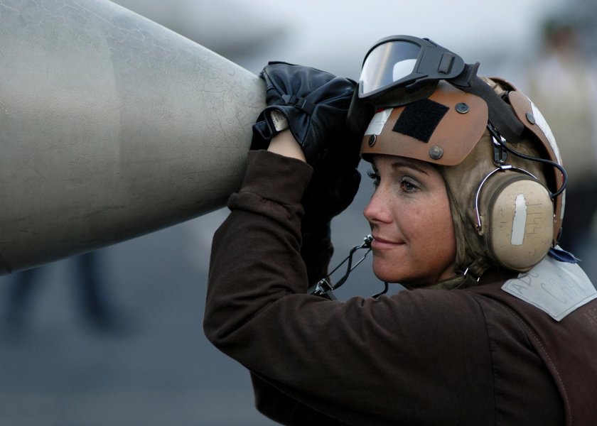 Красивая девушка пилот