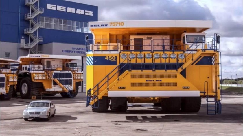 Карьерный самосвал БЕЛАЗ-75710