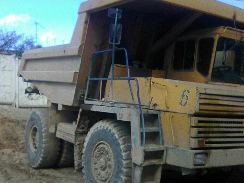 Самосвал БЕЛАЗ 7520