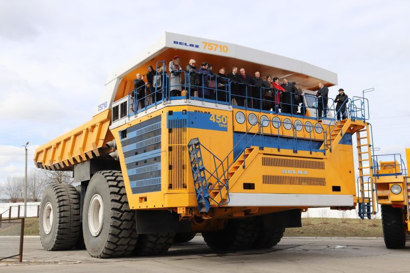 Самосвал БЕЛАЗ 450 тонн