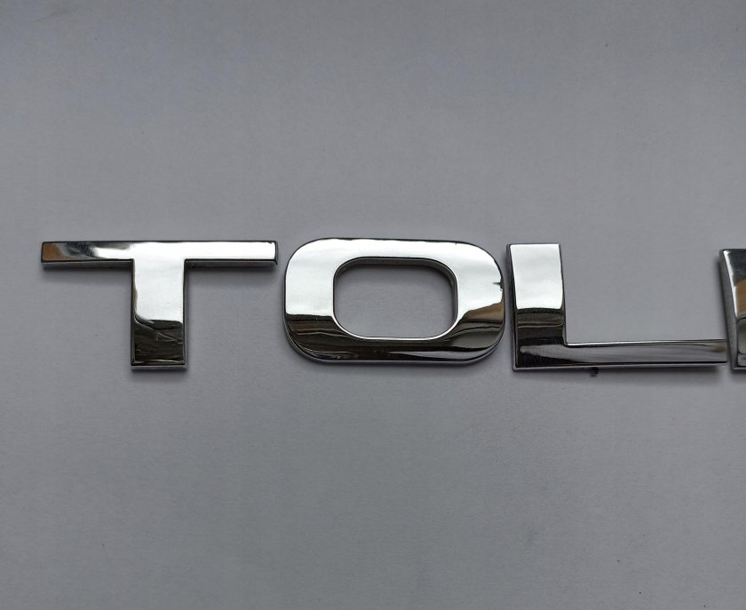 Автомобильная эмблема