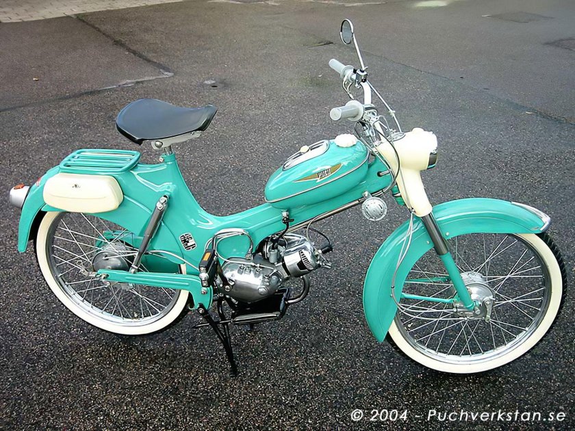 Бирюзовый мопед