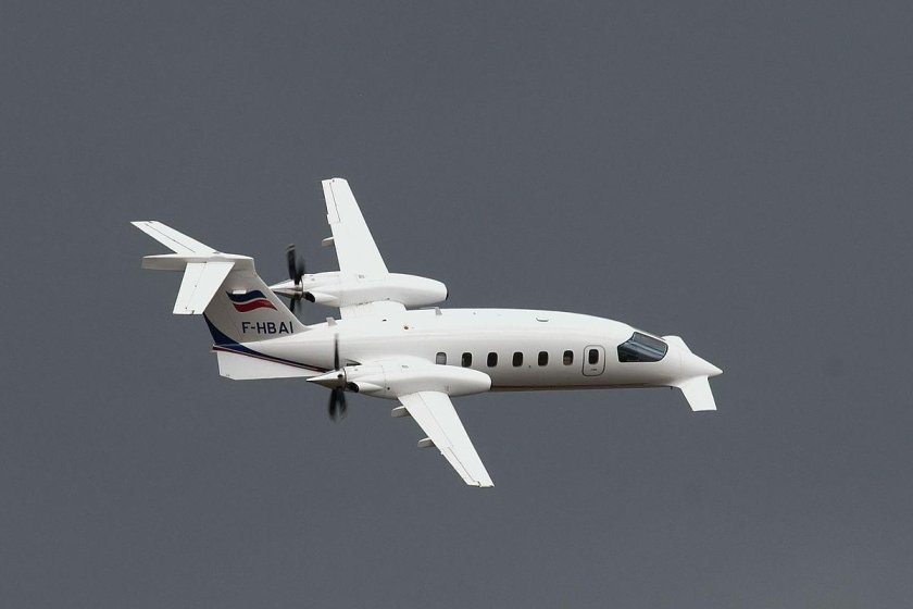 Самолет Piaggio p180 Avanti II