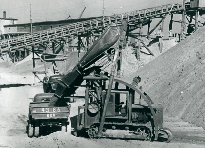 Погрузчик т-107 на базе с-80