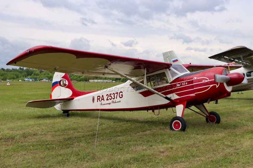 Самолет як 12