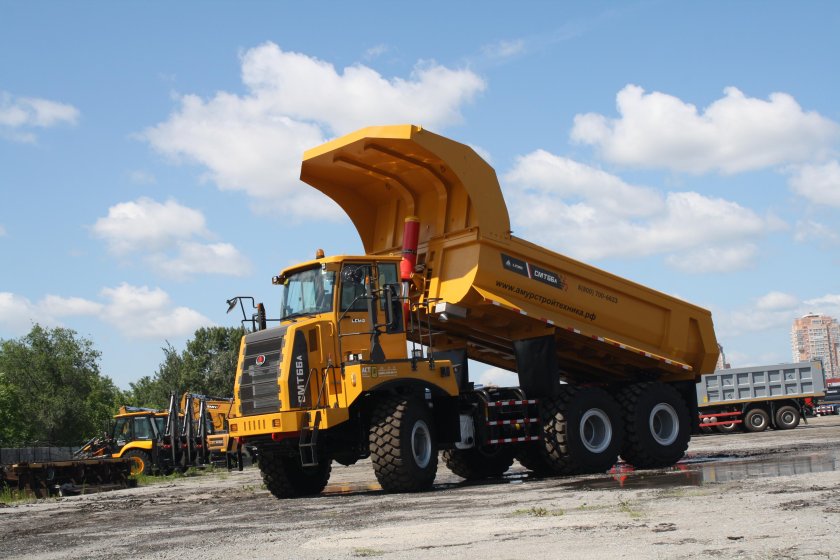 Карьерные самосвалы