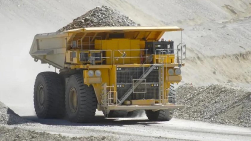 Карьерный автосамосвал