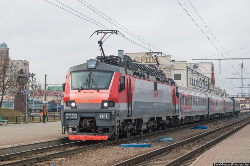 Эп20 с двухэтажным поездом