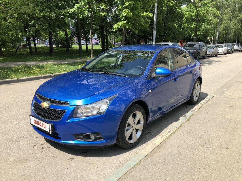 Шевроле Круз синяя 2011