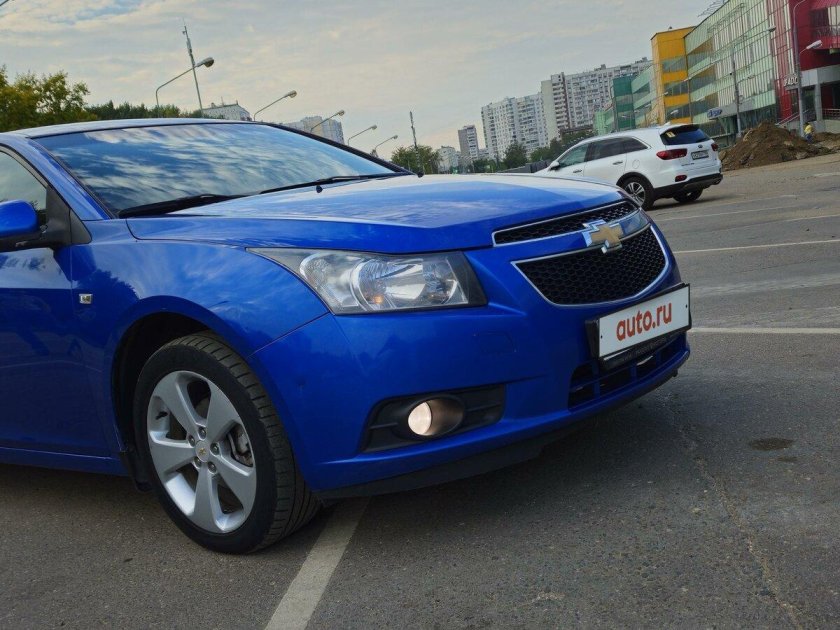 Синий шевроле круз