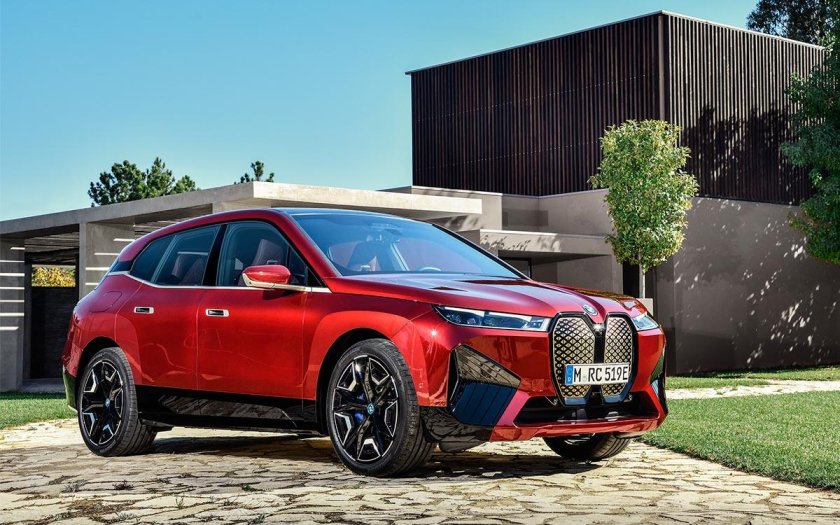 IX BMW электрокроссовер