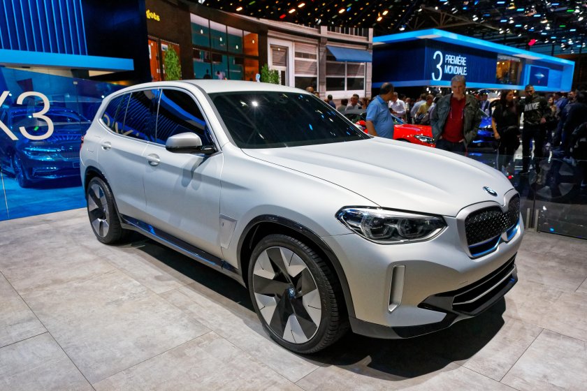 IX BMW электрокроссовер